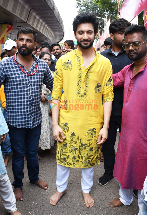 photos sanya malhotra pragya jaiswal and others snapped at lalbaugcha raja 444 2