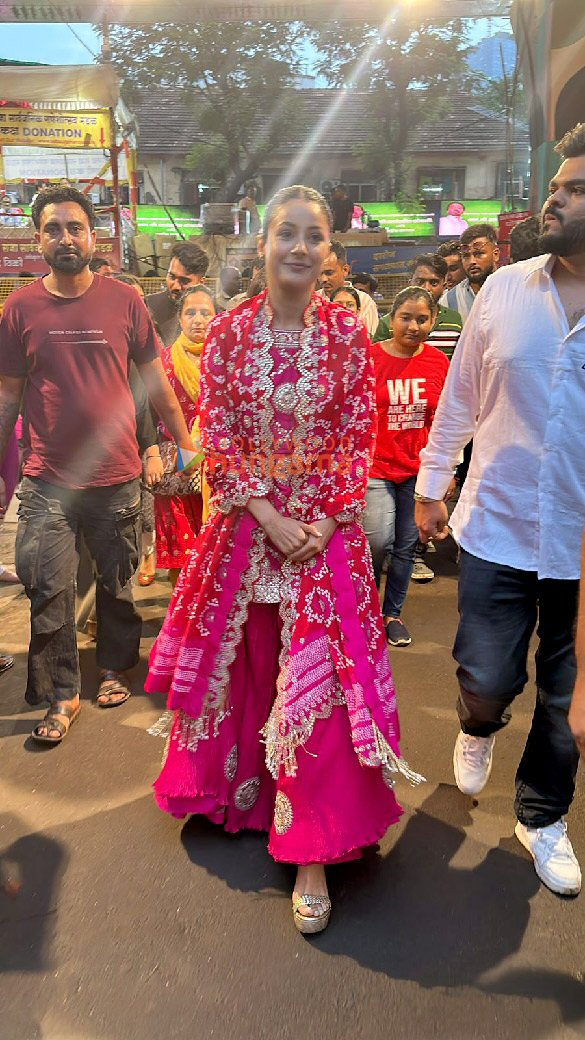 photos shehnaaz gill snapped at lalbaugcha raja 2