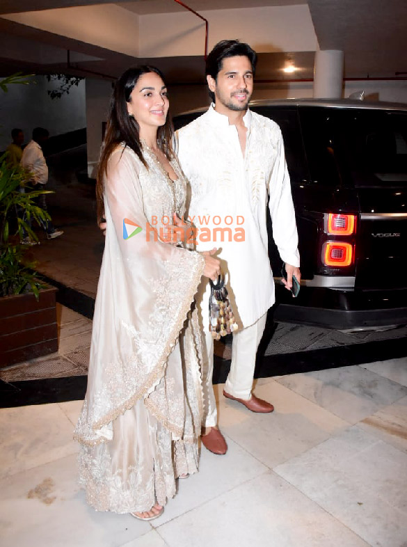 photos sidharth malhotra kiara advani kartik aaryan and others snapped at manish malhotras house in bandra 5