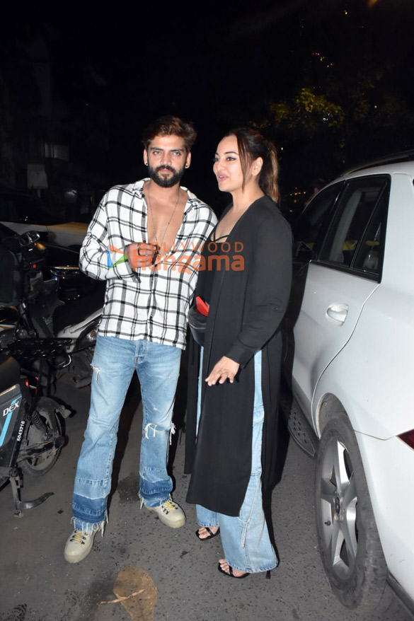photos sonakshi sinha and zaheer iqbal snapped at mizu in bandra 4
