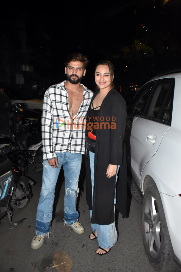 photos sonakshi sinha and zaheer iqbal snapped at mizu in bandra 5