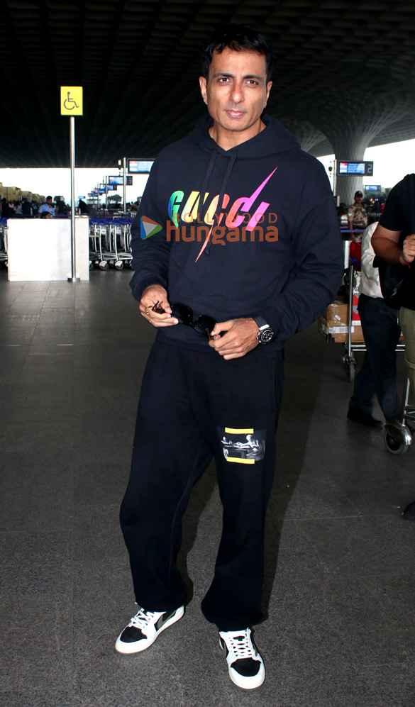 photos sonu sood and dia mirza snapped at the airport 1