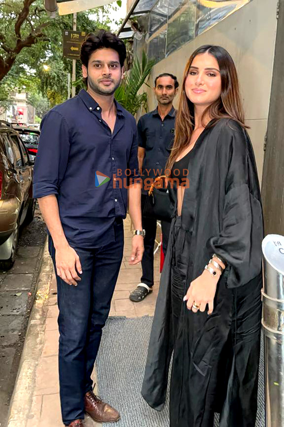 photos tara sutaria and abhimanyu dassani snapped at sanjana sanghis birthday bash 5