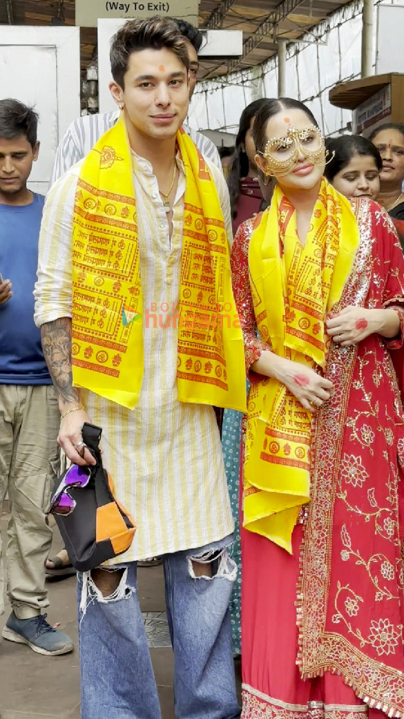 Photos: Uorfi Javed and Pratik Sehajpal snapped at Siddhivinayak Temple