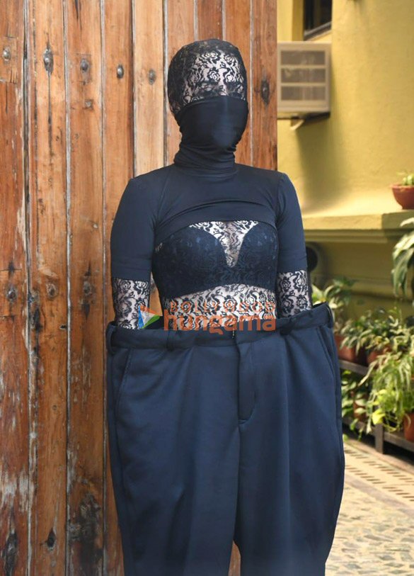 photos uorfi javed snapped outside sol productions pvt ltd office in khar 5