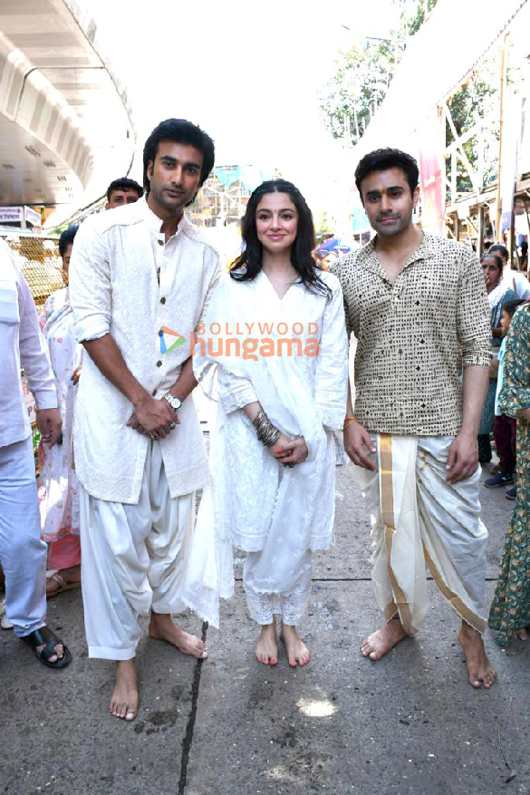 photos varun dhawan divya khosla kumar and others snapped at lalbaugcha raja 2