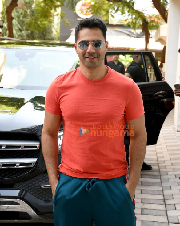 photos varun dhawan snapped at t series office for ganpati darshan 1