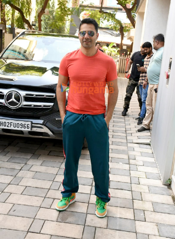 photos varun dhawan snapped at t series office for ganpati darshan 2