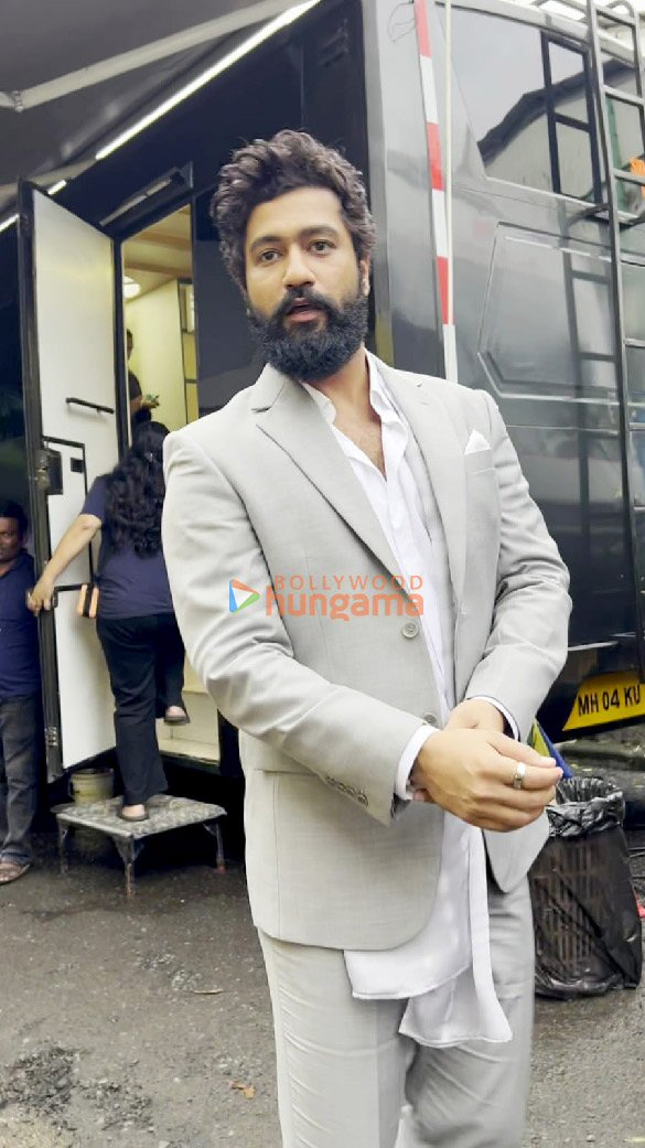 photos vicky kaushal and manushi chhillar snapped in film city 3