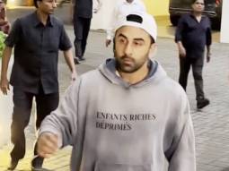 Ranbir Kapoor greets fans on his birthday, cuts the cake they got for him