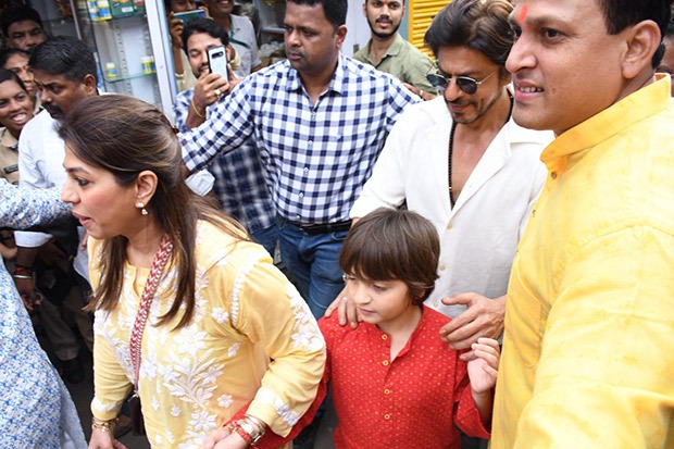 Shah Rukh Khan with son AbRam seek blessings at Mumbai's Lalbaugcha Raja