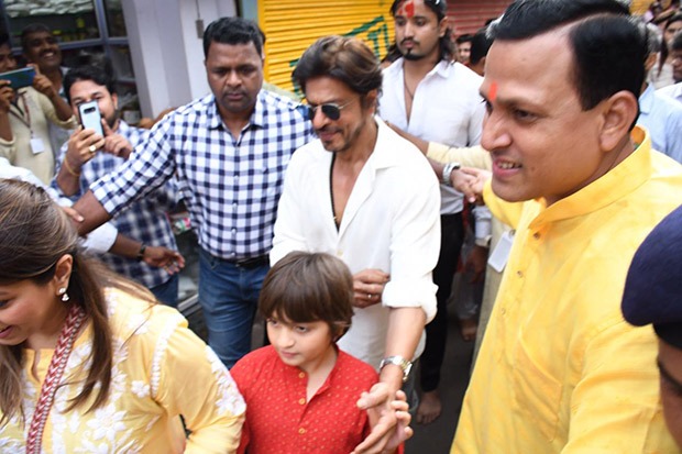 Shah Rukh Khan with son AbRam seek blessings at Mumbai's Lalbaugcha Raja
