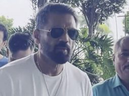 So cool! Suniel Shetty chit chats with paps at the airport