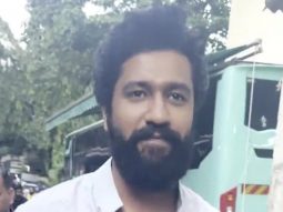 Vicky Kaushal cheers for Indian cricket team as he gets clicked at India’s Got Talent set