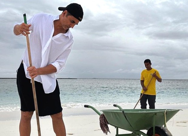 Akshay Kumar joins nationwide clean-up drive; advocates for Swachhata Hi Seva