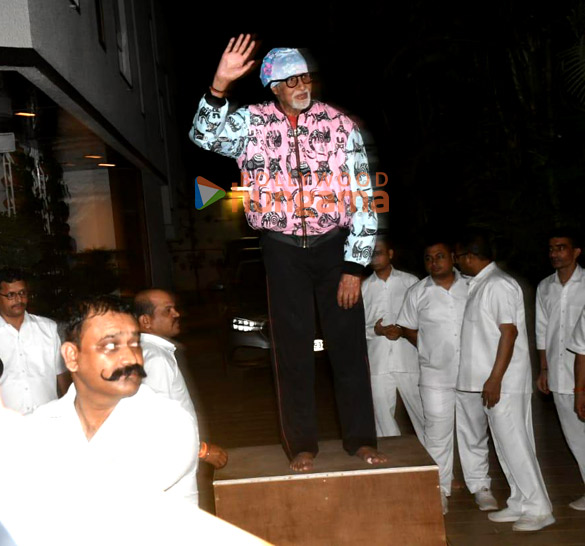 photos amitabh bachchan greets his fans on his 81st birthday outside his residence in mumbai 4