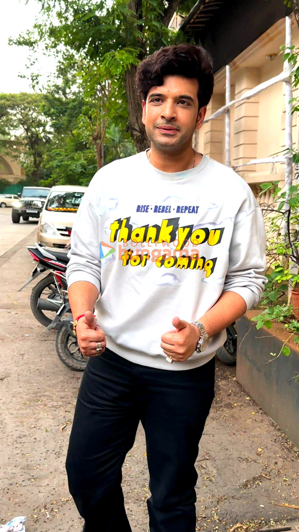 photos anil kapoor and karan kundrra snapped at ektaa r kapoors house in juhu 4