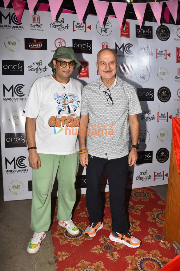 photos anupam kher pankaj tripathi bhushan kumar snapped with casting director mukesh chhabra at the closing ceremony of khidkiyaan 7th edition theatre f 3