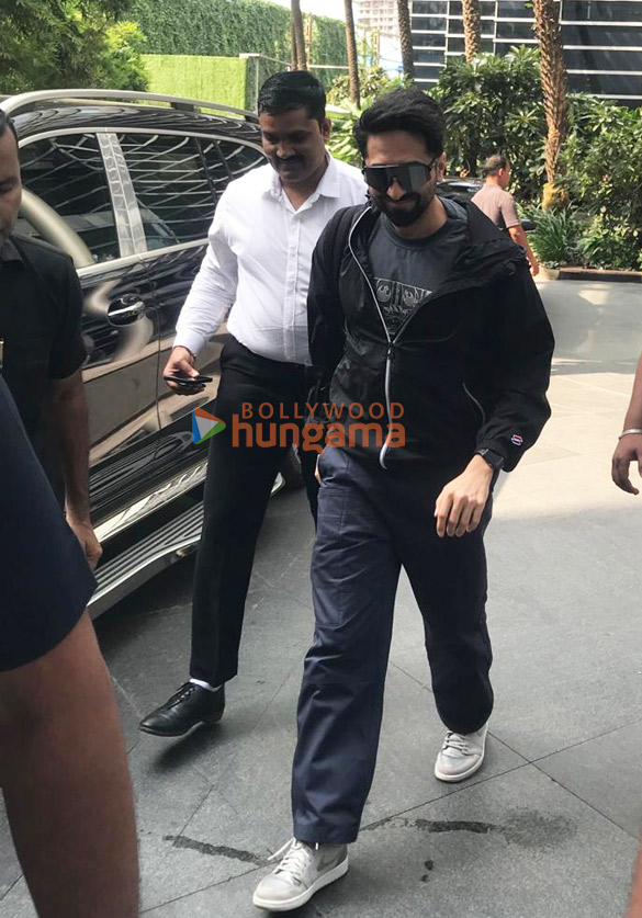 photos ayushmann khurrana snapped in worli 1
