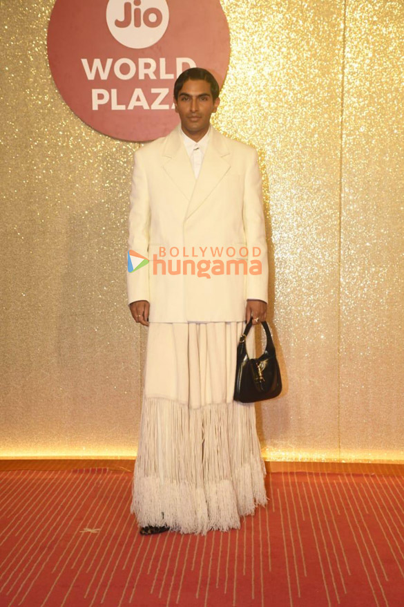 photos deepika padukone riteish deshmukh and others snapped at jio world plaza launch 007 16