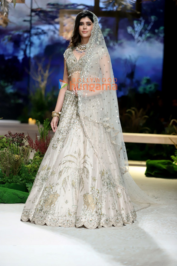 photos disha patani harnaaz sandhu and others snapped at the lakme fashion week 2023 1 4