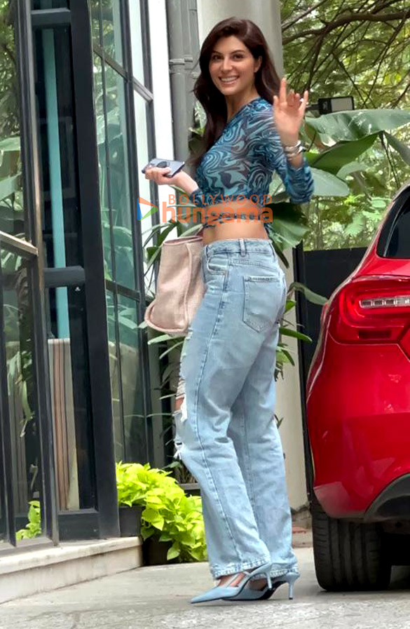 Photos: Elnaaz Norouzi snapped in Santacruz