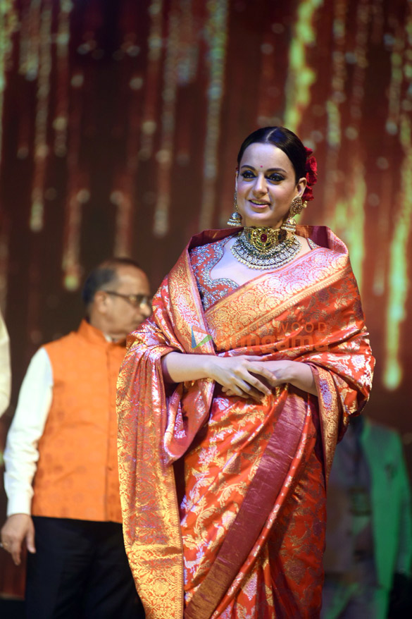 photos kangana ranaut snapped at delhis lav kush ramlila event 6