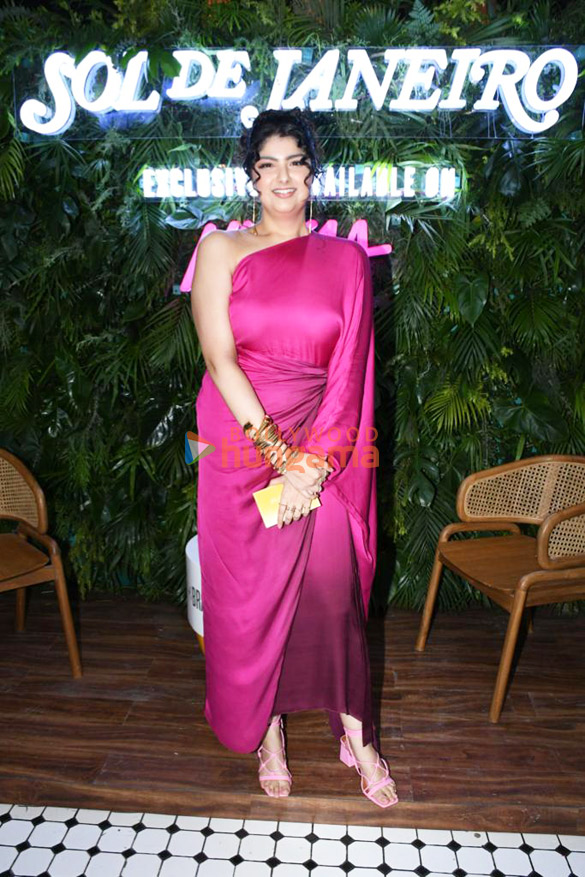 photos khushi kapoor snapped with anshula kapoor at the launch of bodycare brand sol de janeiro 4
