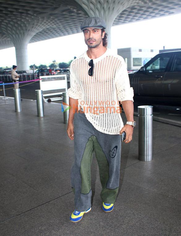 photos kiara advani kritika kamra shriya saran and others snapped at the airport 4