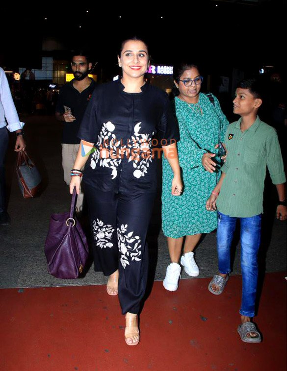 photos kriti sanon alia bhatt ananya panday and others snapped at the airport 3
