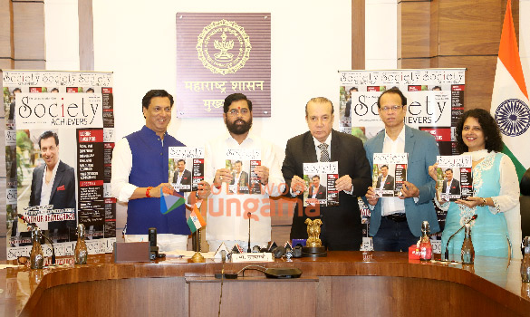 photos madhur bhandarkar along with honorable maharashtra cm eknath shinde and others unveil the latest cover of society achievers magazine 1