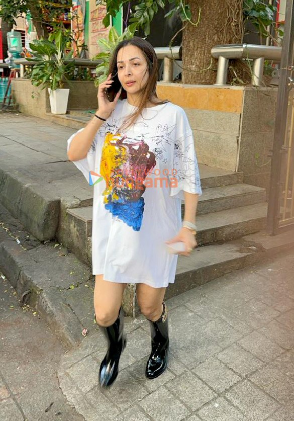 Photos: Malaika Arora snapped outside a salon Photos: Malaika Arora snapped outside a salon