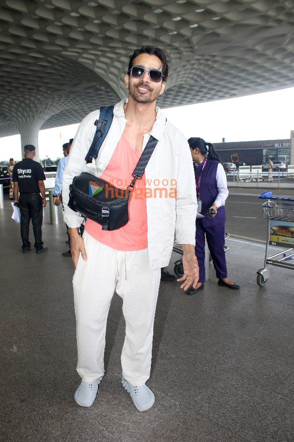 photos manushi chhillar kangana ranaut and others snapped at the airport 3