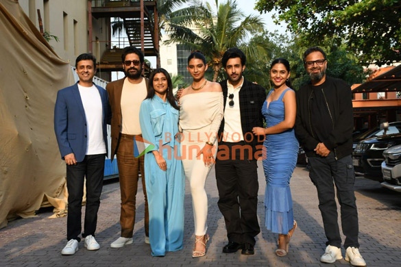 Photos: Mohit Raina, Konkona Sen Sharma, Nikkhil Advani and others snapped promoting Mumbai Diaries Season 2 Photos: Mohit Raina, Konkona Sen Sharma, Nikkhil Advani and others snapped promoting Mumbai Diaries Season 2