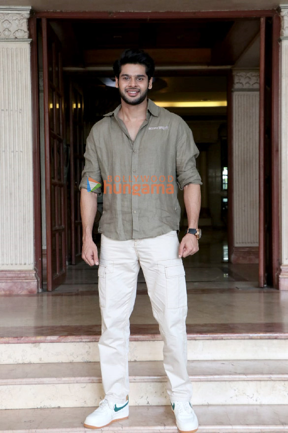 photos mrunal thakur abhimanyu dassani and umesh shukla snapped outside radio city office in bandra for aankh micholi promotions 3