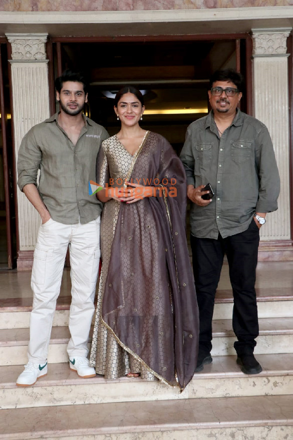 photos mrunal thakur abhimanyu dassani and umesh shukla snapped outside radio city office in bandra for aankh micholi promotions 4