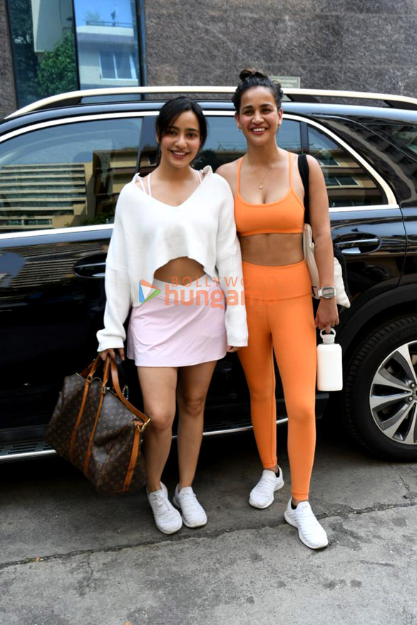 photos neha sharma and aisha sharma snapped in bandra 3 5