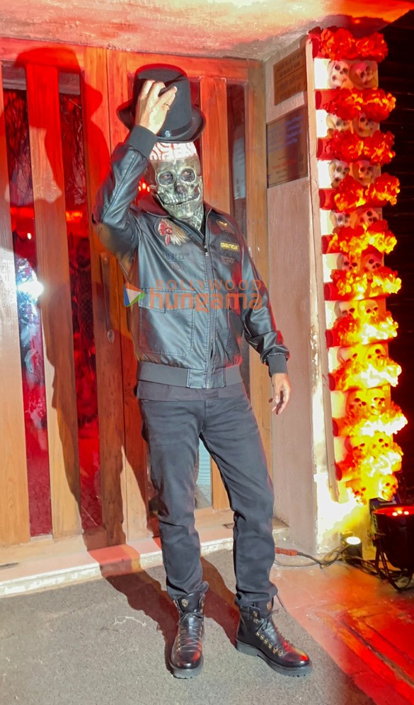 photos palak tiwari and raj kundra attend a halloween party in bandra 4