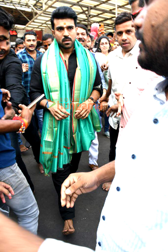 photos ram charan snapped at siddhivinayak temple in mumbai 05