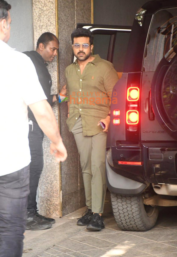 photos ram charan spotted in bandra 5