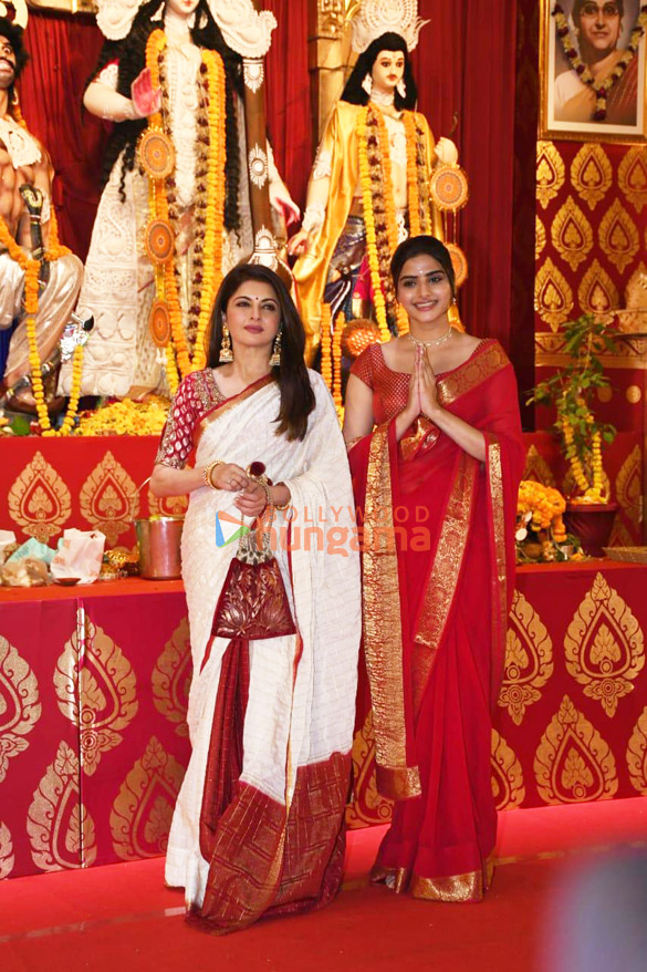 photos rani mukerji kajol and others snapped at a durga puja pandal 8899 1