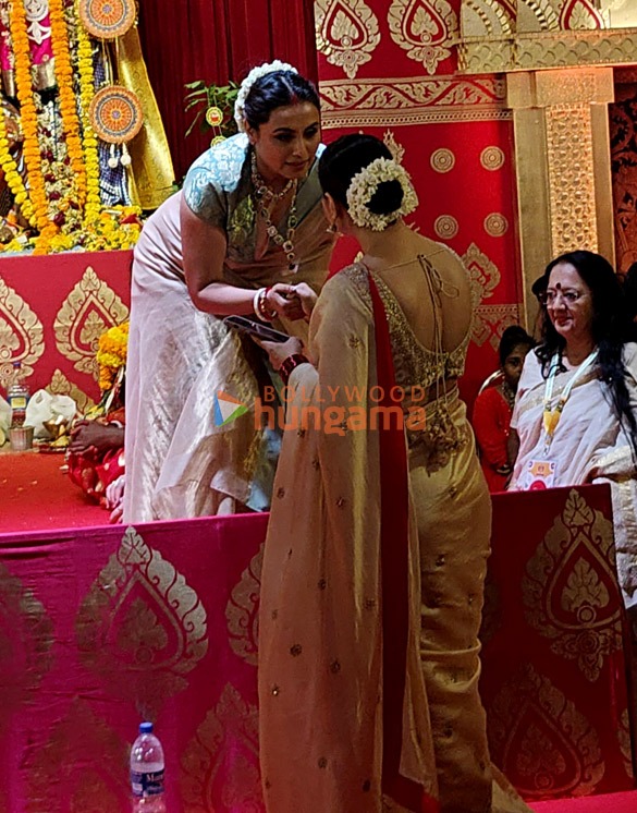 photos rani mukerji and kajol snapped at a durga puja pandal 4