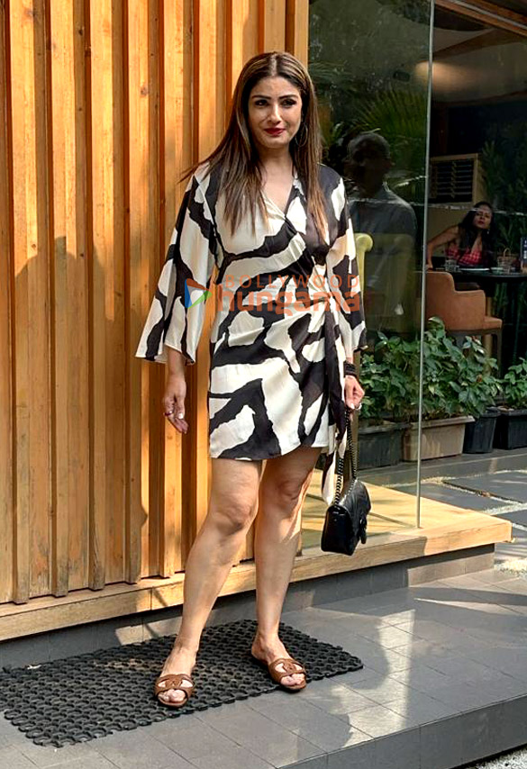photos raveena tandon snapped in bandra 4 4