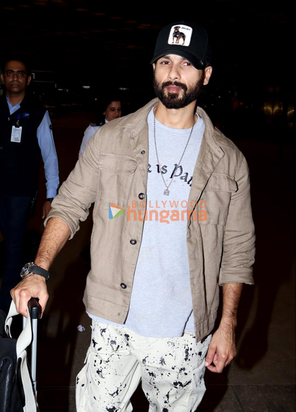 photos ravi teja ram charan shahid kapoor and virat kohli snapped at the airport 3