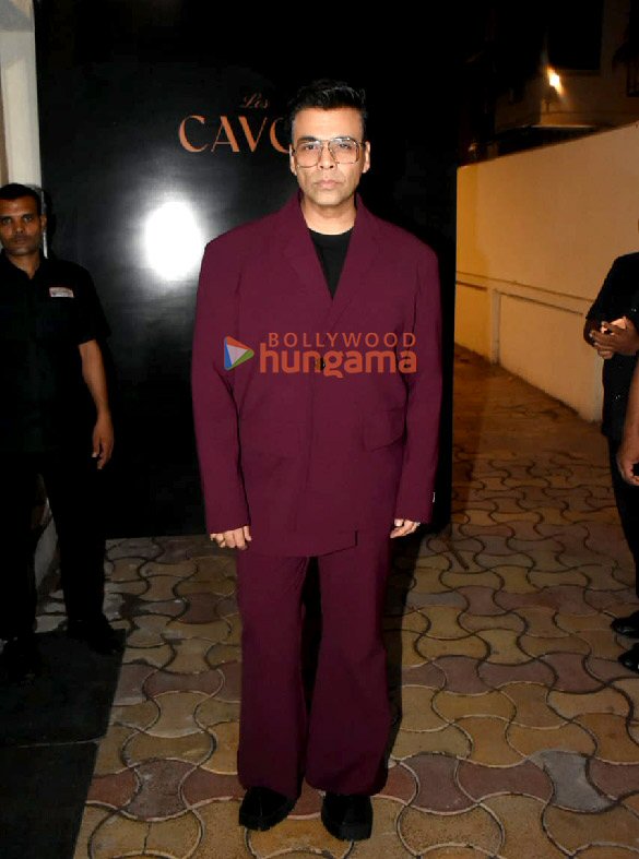 photos shah rukh khan deepika padukone karan johar and others snapped at los cavos in khar 6