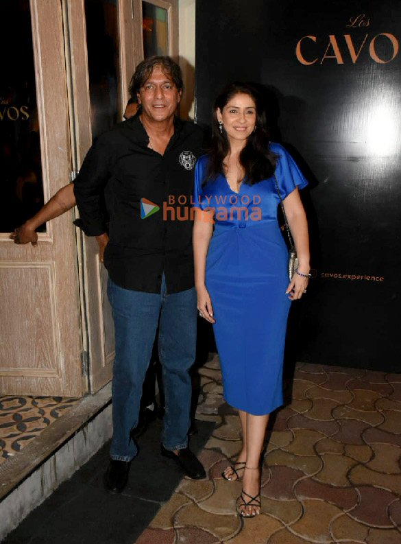 photos shah rukh khan deepika padukone karan johar and others snapped at los cavos in khar 8