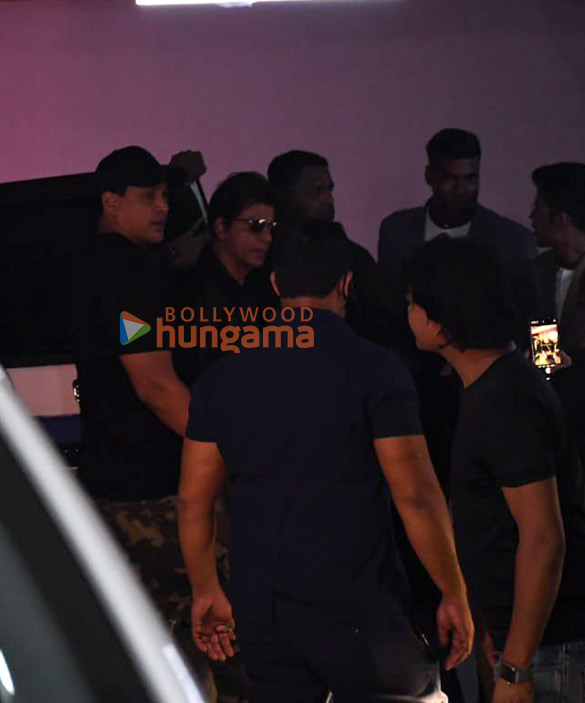 photos shah rukh khan rani mukerji and karan johar surprise fans at kuch kuch hota hai screening 3