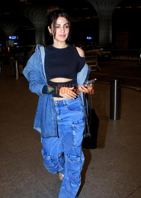 photos sherlyn chopra and rhea chakraborty snapped at the airport 2