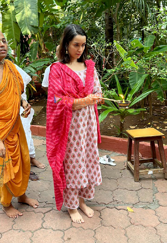 photos shraddha kapoor snapped with her new car lamborghini huracan tecnica 4