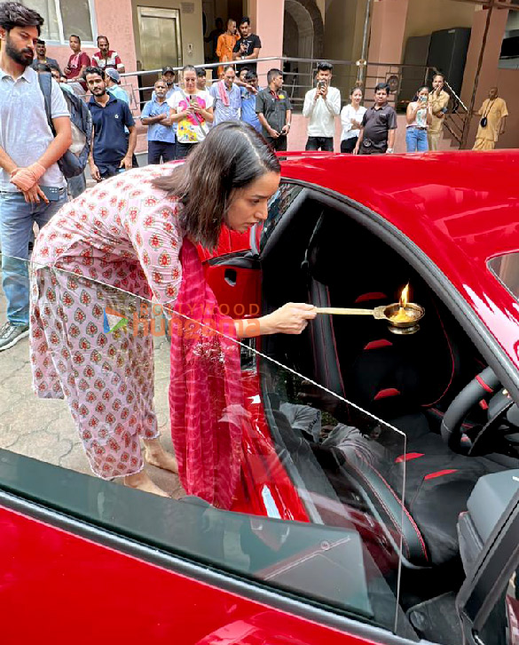 photos shraddha kapoor snapped with her new car lamborghini huracan tecnica 5